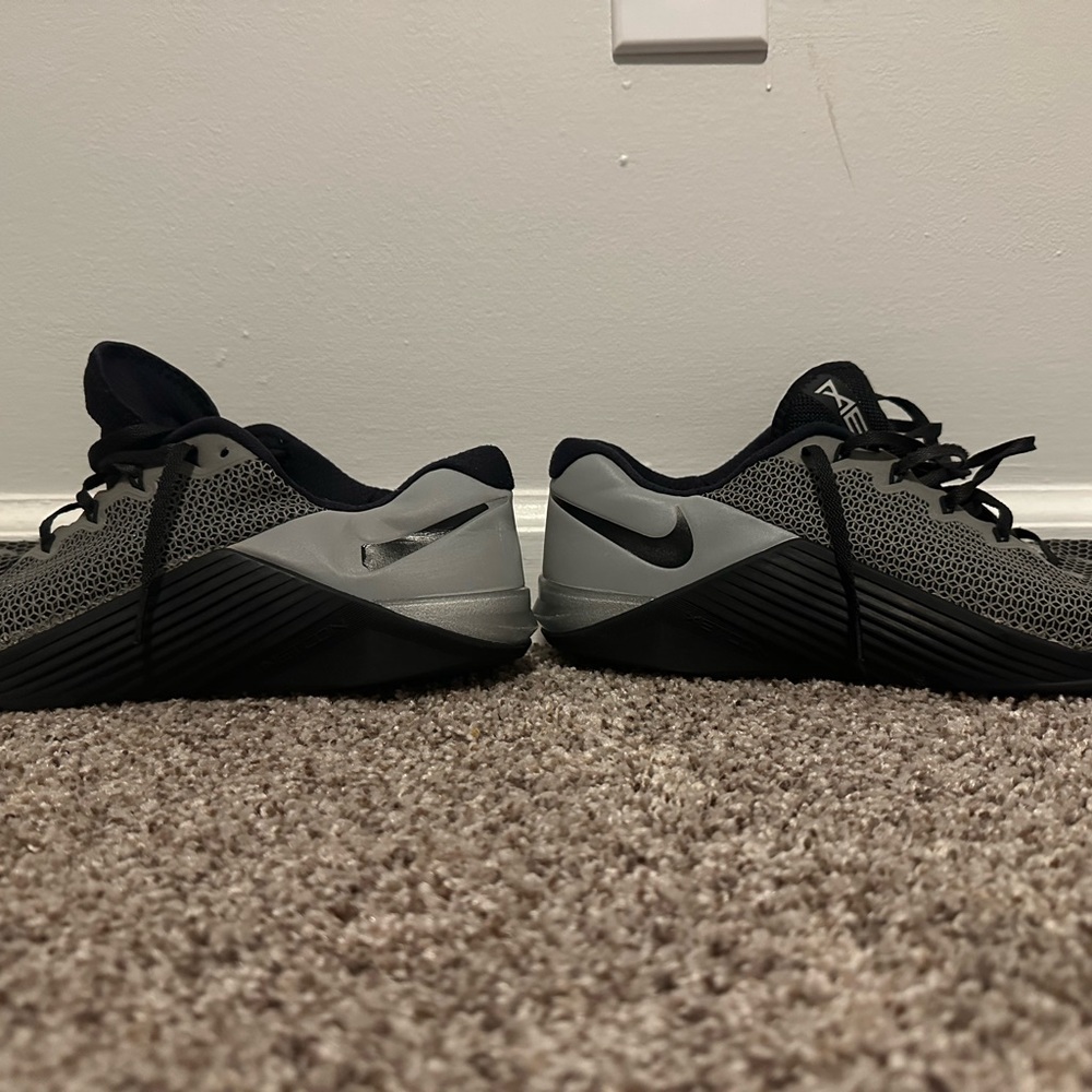 Nike Metcon 5 CrossFit athletic shoe.  Black/Silver/Gray